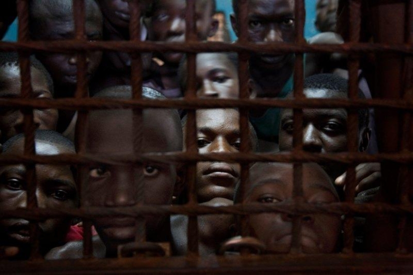 Cómo los adolescentes en Sierra Leona pasan años en prisión esperando su juicio