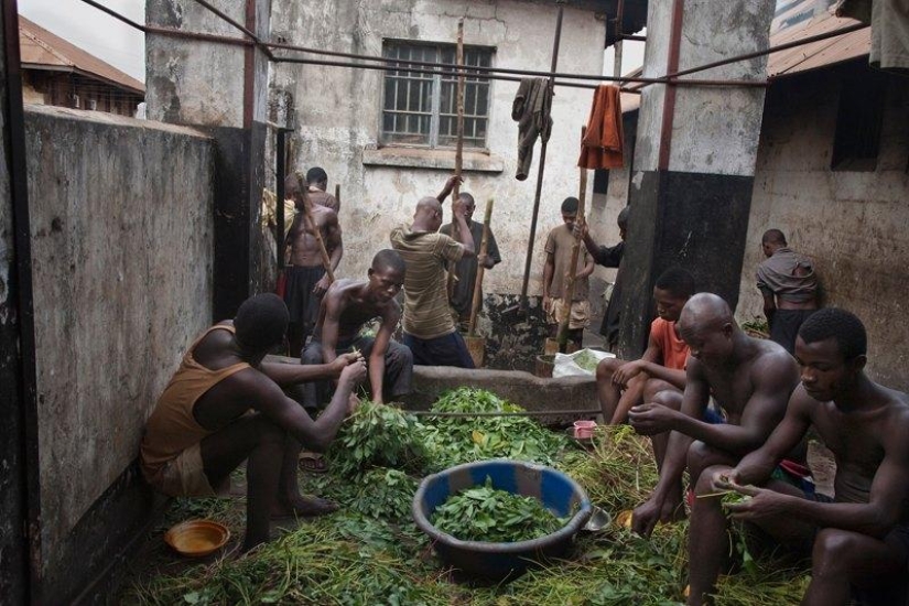 Cómo los adolescentes en Sierra Leona pasan años en prisión esperando su juicio