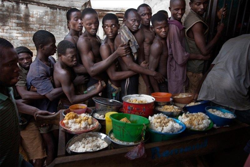 Cómo los adolescentes en Sierra Leona pasan años en prisión esperando su juicio