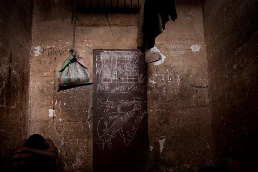 Cómo los adolescentes en Sierra Leona pasan años en prisión esperando su juicio