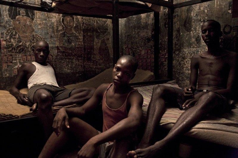 Cómo los adolescentes en Sierra Leona pasan años en prisión esperando su juicio