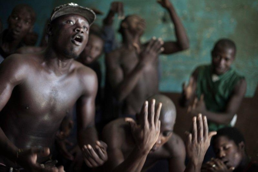 Cómo los adolescentes en Sierra Leona pasan años en prisión esperando su juicio