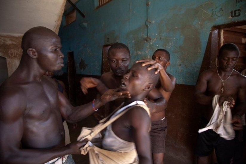 Cómo los adolescentes en Sierra Leona pasan años en prisión esperando su juicio