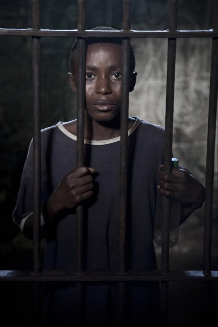 Cómo los adolescentes en Sierra Leona pasan años en prisión esperando su juicio