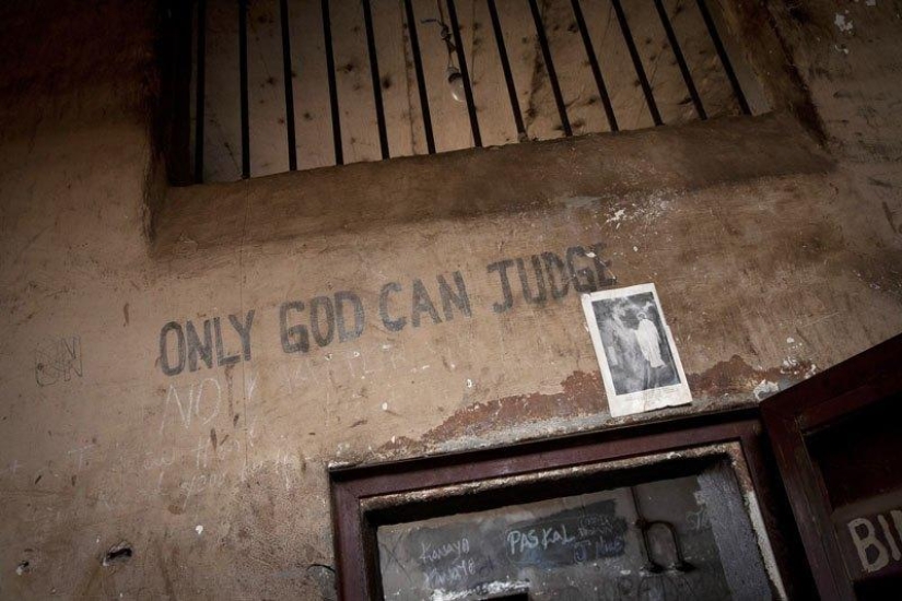 Cómo los adolescentes en Sierra Leona pasan años en prisión esperando su juicio