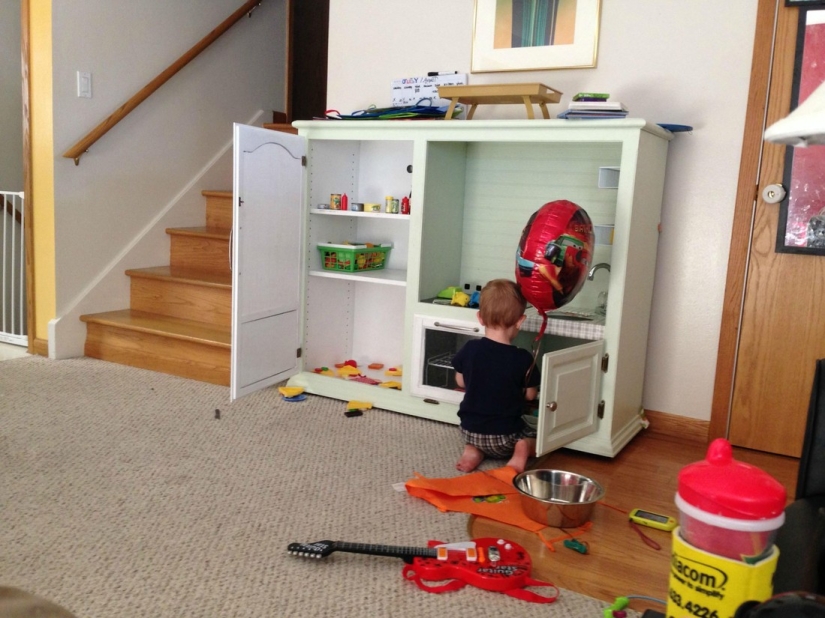 Cómo los haters acusaron a un padre que construyó una cocina de juguete para su hijo de criar a un "gay" Cómo los haters acusaron a un padre que construyó una cocina de juguete para su hijo de criar a un "gay"