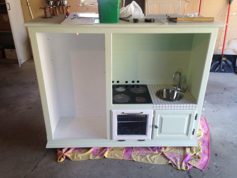 Cómo los haters acusaron a un padre que construyó una cocina de juguete para su hijo de criar a un "gay" Cómo los haters acusaron a un padre que construyó una cocina de juguete para su hijo de criar a un "gay"