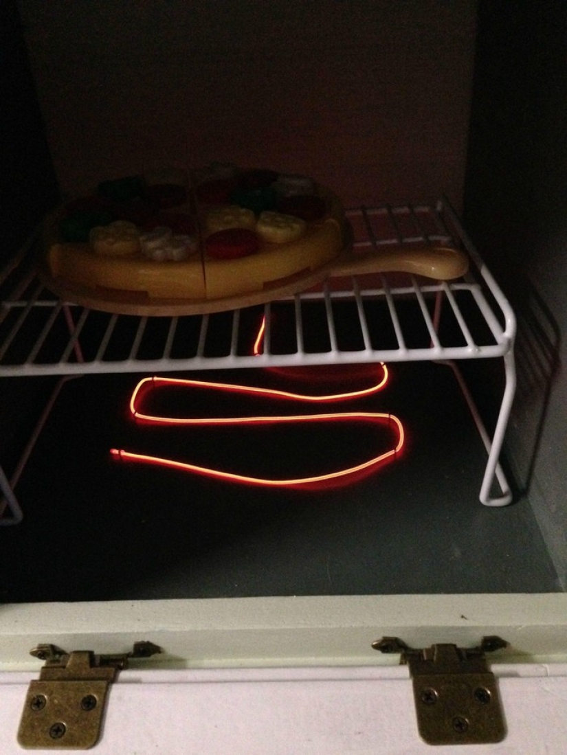 Cómo los haters acusaron a un padre que construyó una cocina de juguete para su hijo de criar a un "gay" Cómo los haters acusaron a un padre que construyó una cocina de juguete para su hijo de criar a un "gay"