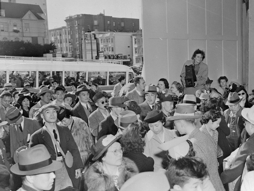 Cómo los japoneses étnicos fueron forzados a campos de concentración en los Estados Unidos después de Pearl Harbor Cómo los japoneses étnicos fueron forzados a campos de concentración en los Estados Unidos después de Pearl Harbor