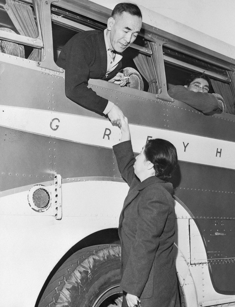 Cómo los japoneses étnicos fueron forzados a campos de concentración en los Estados Unidos después de Pearl Harbor Cómo los japoneses étnicos fueron forzados a campos de concentración en los Estados Unidos después de Pearl Harbor