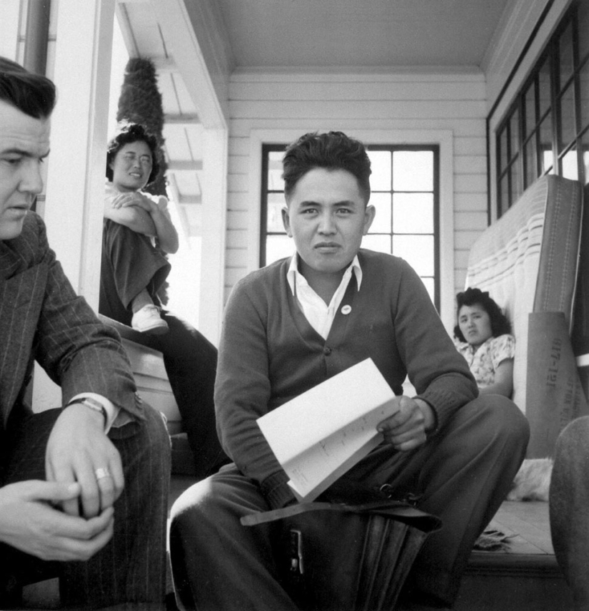 Cómo los japoneses étnicos fueron forzados a campos de concentración en los Estados Unidos después de Pearl Harbor Cómo los japoneses étnicos fueron forzados a campos de concentración en los Estados Unidos después de Pearl Harbor