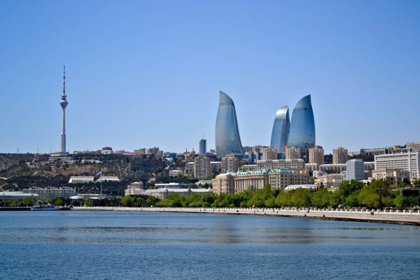 ¿Cómo puede ser una capital petrolera si no hay petrodólares escondidos en los bolsillos, o una ciudad en la costa del Caspio?