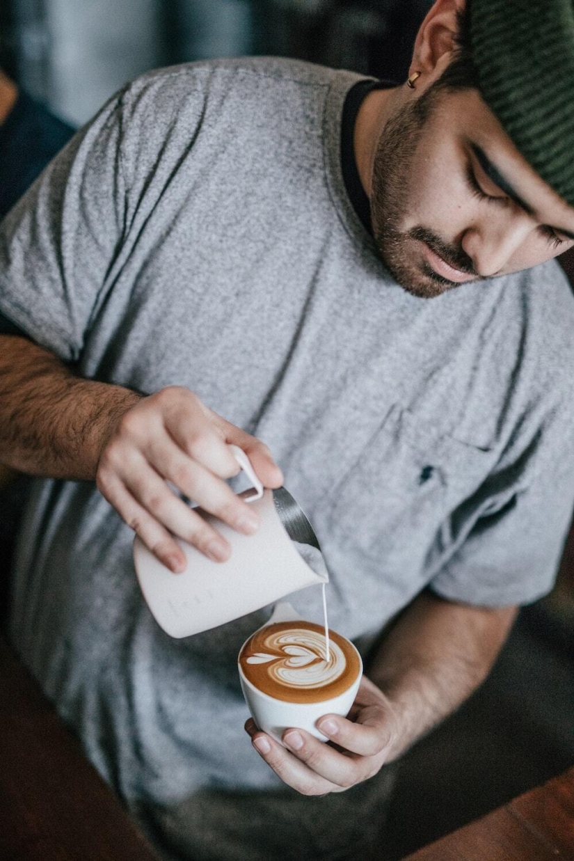 Cómo salvar los dientes de las manchas para los amantes del café: trucos prácticos de dentistas estadounidenses