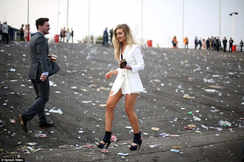 ¿Cómo se celebró el Lady's Day en el Reino Unido? ¡Señora, bombas de verdad! ¿Cómo se celebró el Lady's Day en el Reino Unido? ¡Señora, bombas de verdad!