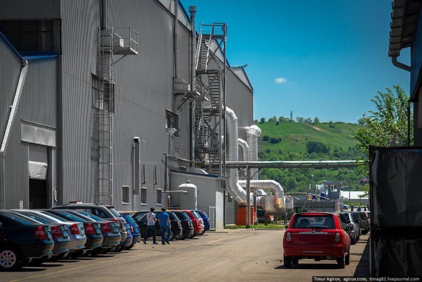 Cómo se ensamblan los automóviles Lifan en la fábrica de Derways