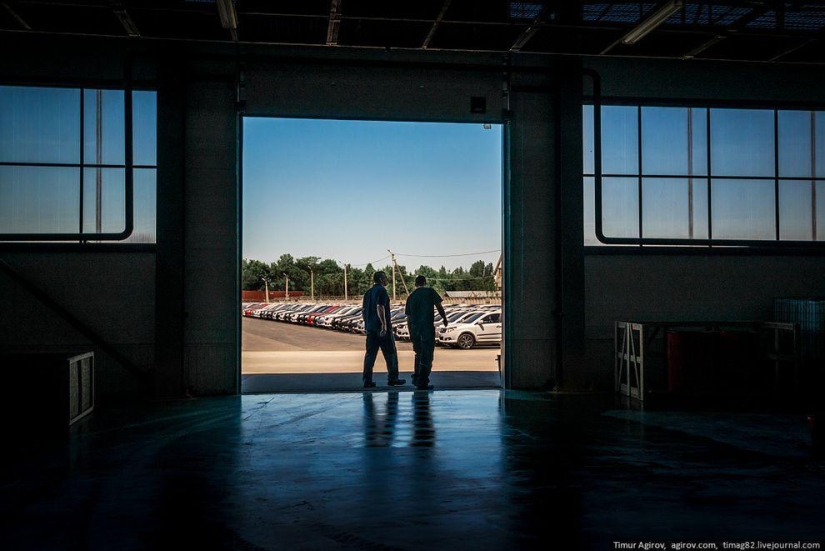 Cómo se ensamblan los automóviles Lifan en la fábrica de Derways