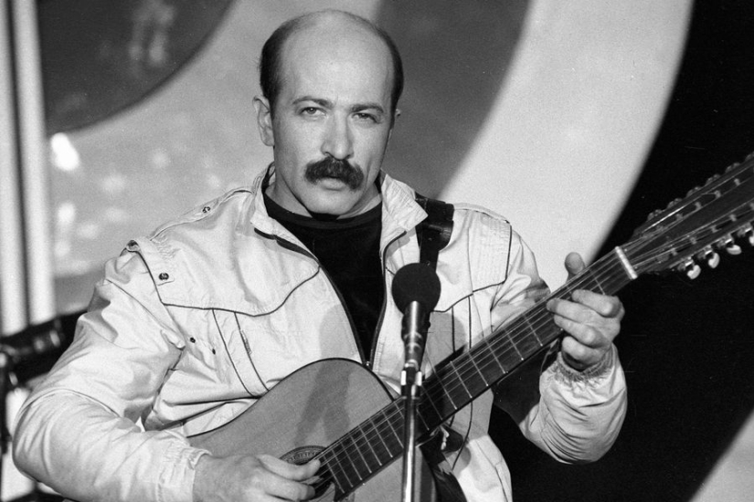 Cómo se veía Rosenbaum con su cabello, por qué comenzó a afeitarse la cabeza y qué tiene que ver Estados Unidos con eso