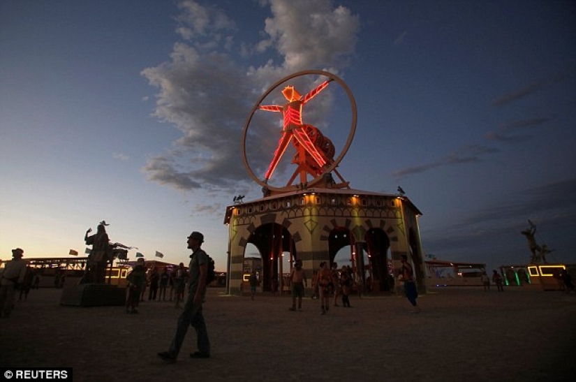 Cómo son las depravadas fiestas sexuales en la "Cúpula de las Orgías" en el festival de Nevada