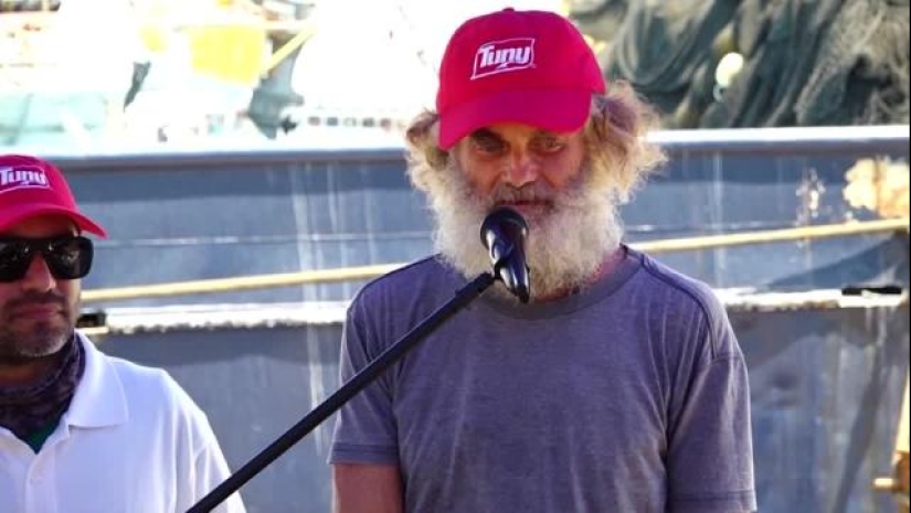 Cómo un australiano y su perro sobrevivieron dos meses en mar abierto