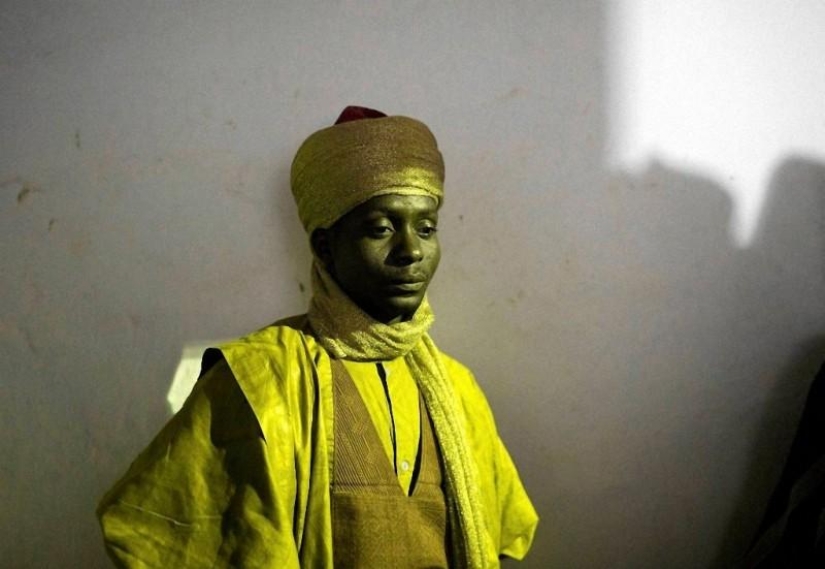 Cómo un banquero se convirtió en rey africano