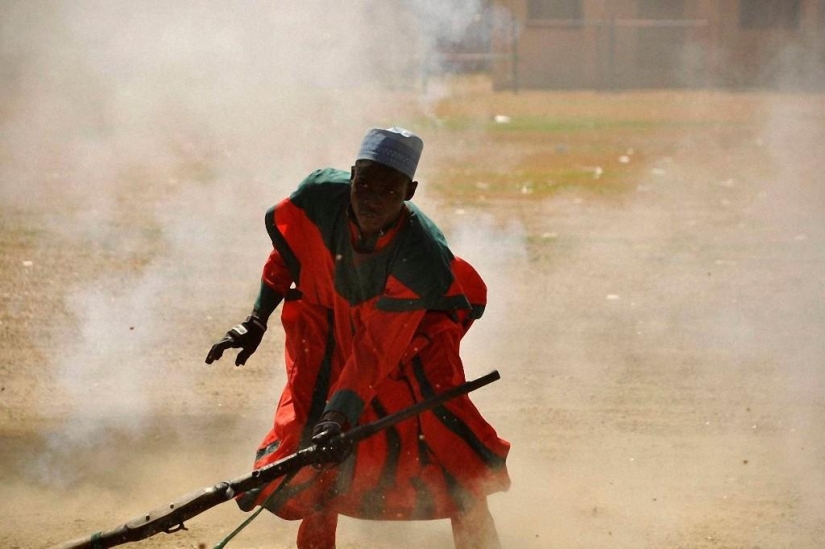 Cómo un banquero se convirtió en rey africano