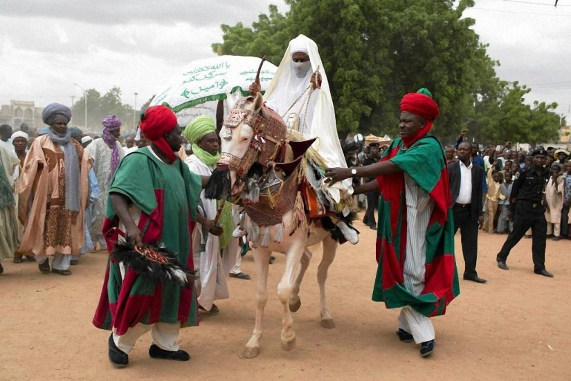 Cómo un banquero se convirtió en rey africano