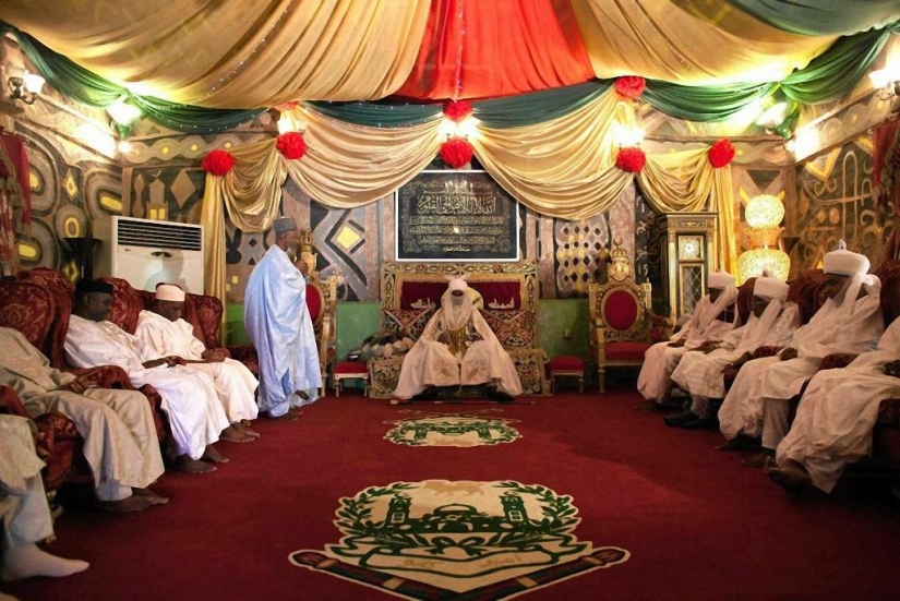 Cómo un banquero se convirtió en rey africano