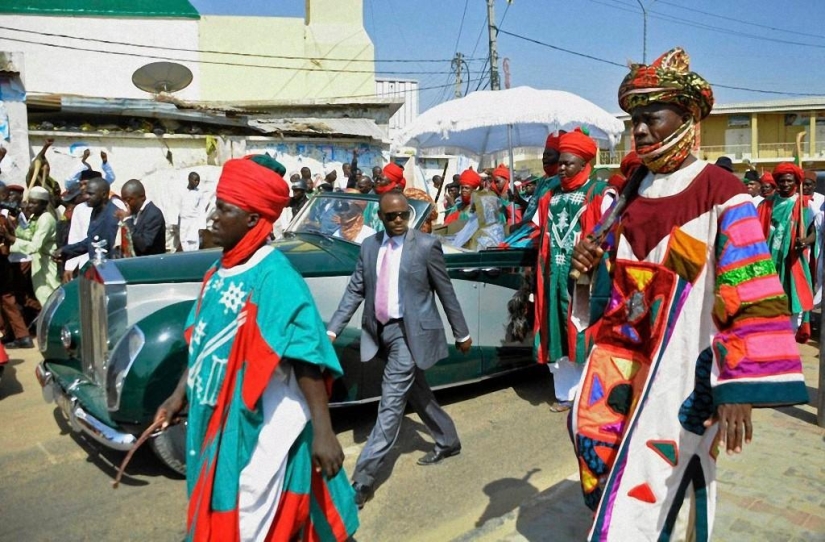 Cómo un banquero se convirtió en rey africano