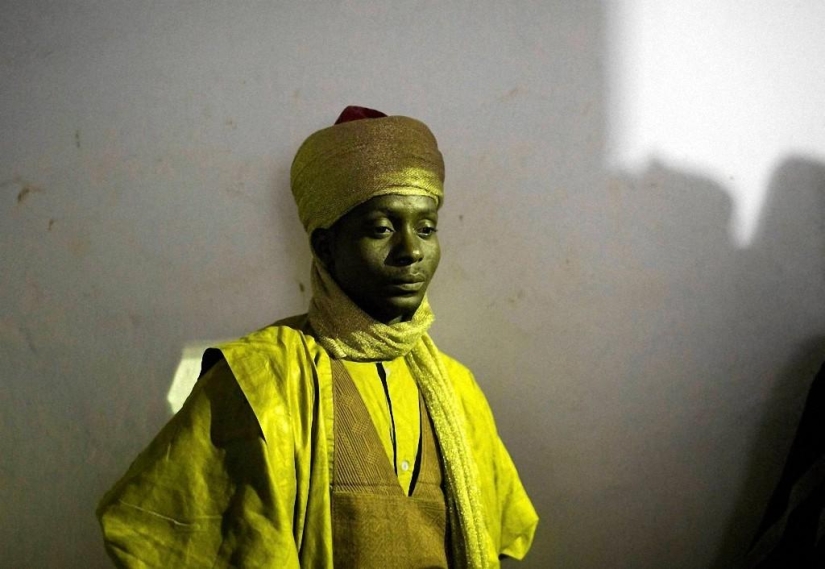 Cómo un banquero se convirtió en rey africano