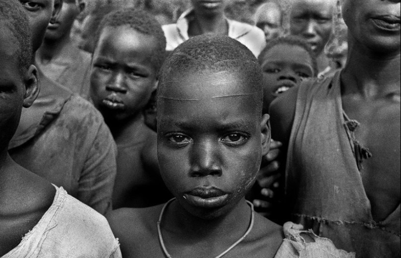 Cómo una niña se convirtió en madre de 14 niños después de trabajar en Tanzania