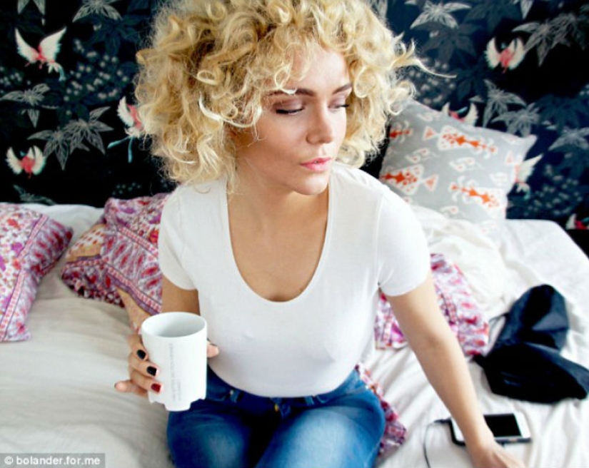 Colegiala sueca protagonizó en topless porque es feminista