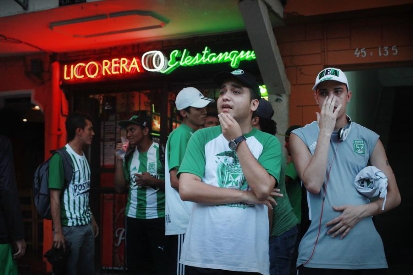 Colombian football fans