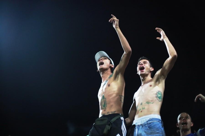 Colombian football fans