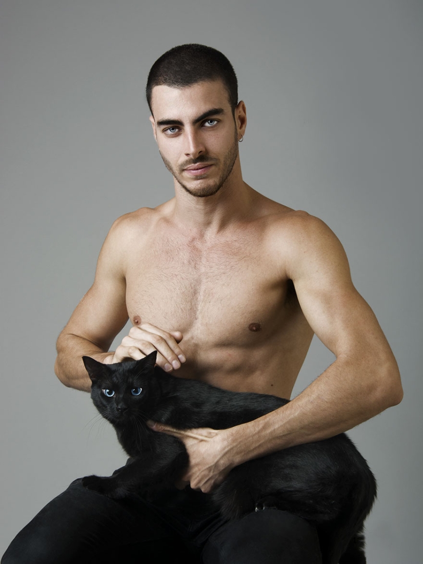 Combo effect: photographer takes hypnotizing pictures of half-naked beauties with cats Combo effect: photographer takes hypnotizing pictures of half-naked beauties with cats