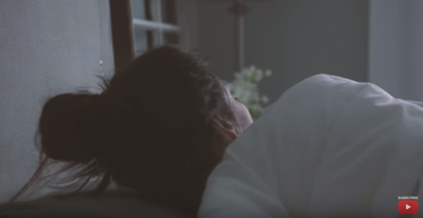 "Como de costumbre" y "mágicamente" : el mismo día a través de los ojos de madre e hijo