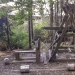 Complejo de poder "Pinocho": Mecedora de madera en el bosque Complejo de poder "Pinocho": Mecedora de madera en el bosque