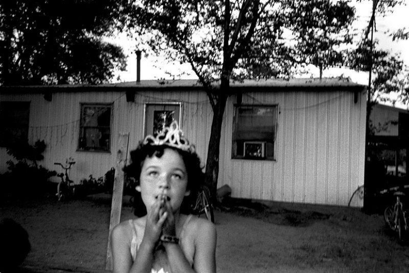 Controversial America in the Best Photographs of Robert Frank