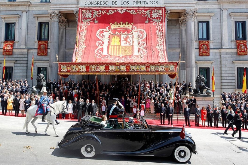 Coronación del nuevo monarca de España