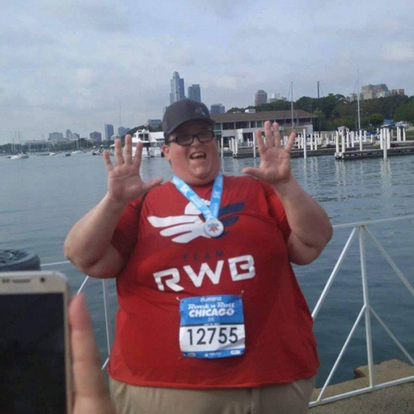 Correr sin parar: un chico que pesa 250 kg inspira a la gente con su ejemplo