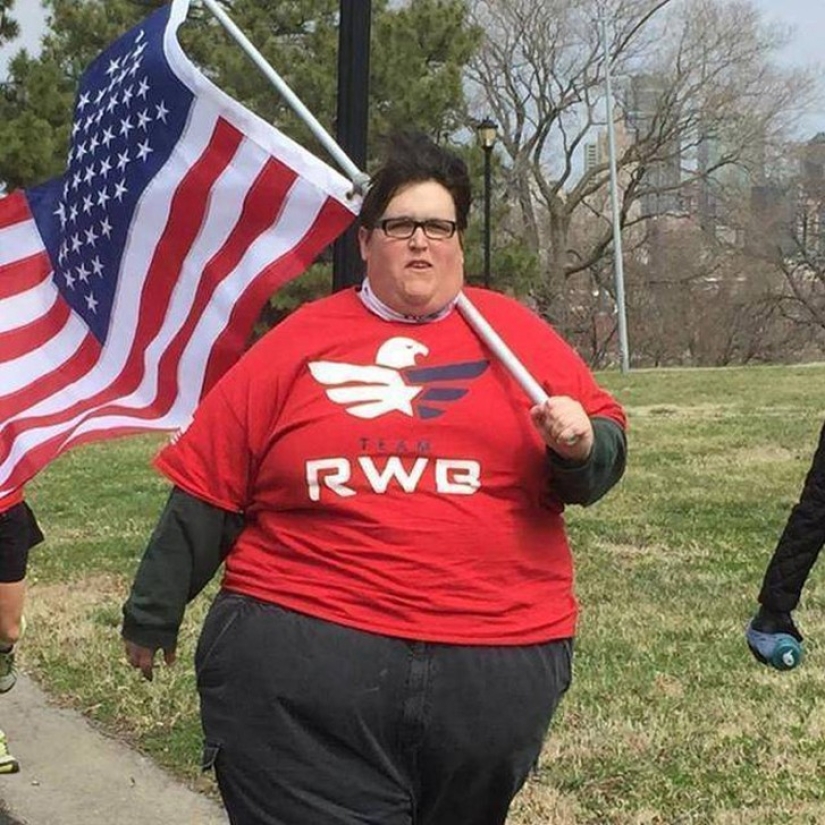 Correr sin parar: un chico que pesa 250 kg inspira a la gente con su ejemplo