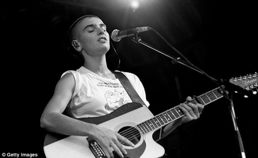 Crying Sinead O'Connor recorded a video message about the fight against depression Crying Sinead O'Connor recorded a video message about the fight against depression