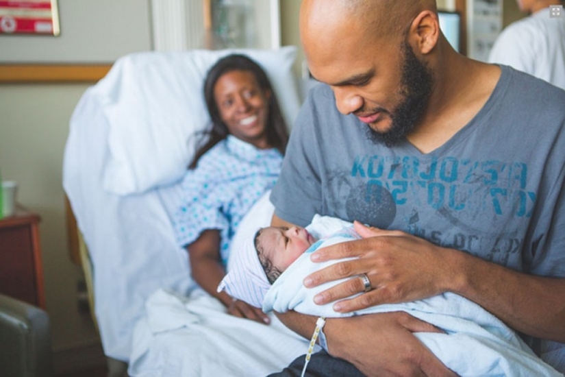 Dads see their newborn babies for the first time Dads see their newborn babies for the first time