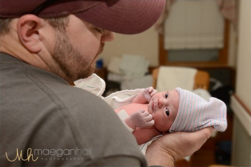 Dads see their newborn babies for the first time Dads see their newborn babies for the first time