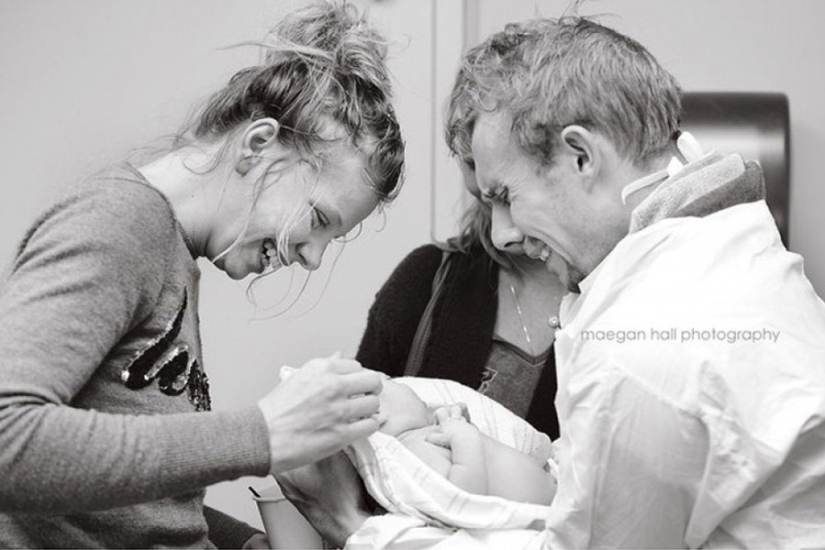 Dads see their newborn babies for the first time Dads see their newborn babies for the first time