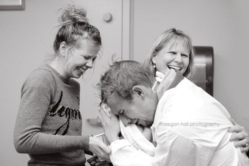 Dads see their newborn babies for the first time Dads see their newborn babies for the first time