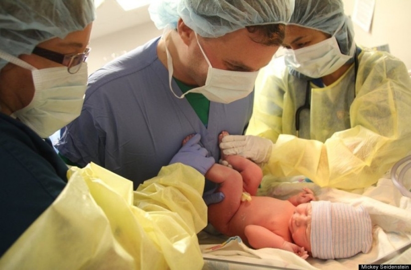 Dads see their newborn babies for the first time Dads see their newborn babies for the first time