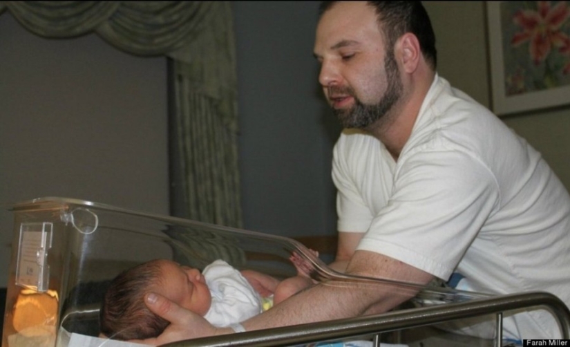 Dads see their newborn babies for the first time Dads see their newborn babies for the first time