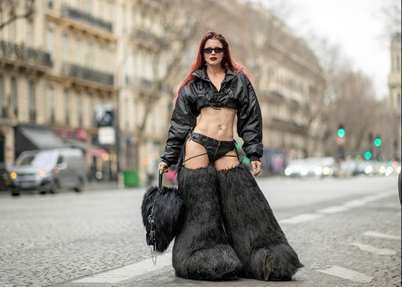 De “la musa de Josh Safdie” a “ícono divisivo de la moda”, aquí están los 10 looks más controvertidos de Julia Fox