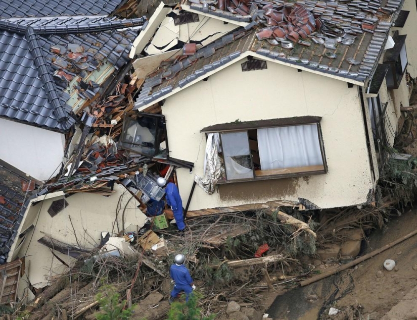 Deadly landslides hit Japan
