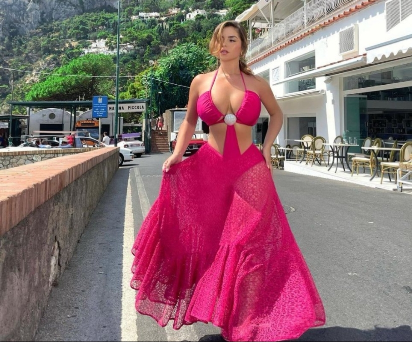 Demi Rose no se cansa de presumir sus impresionantes curvas